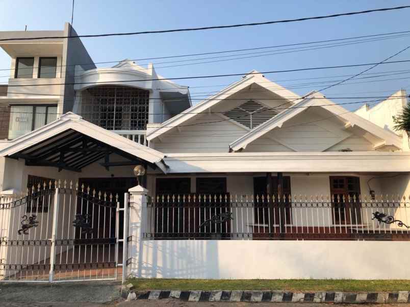 dijual rumah nirwana eksekutif