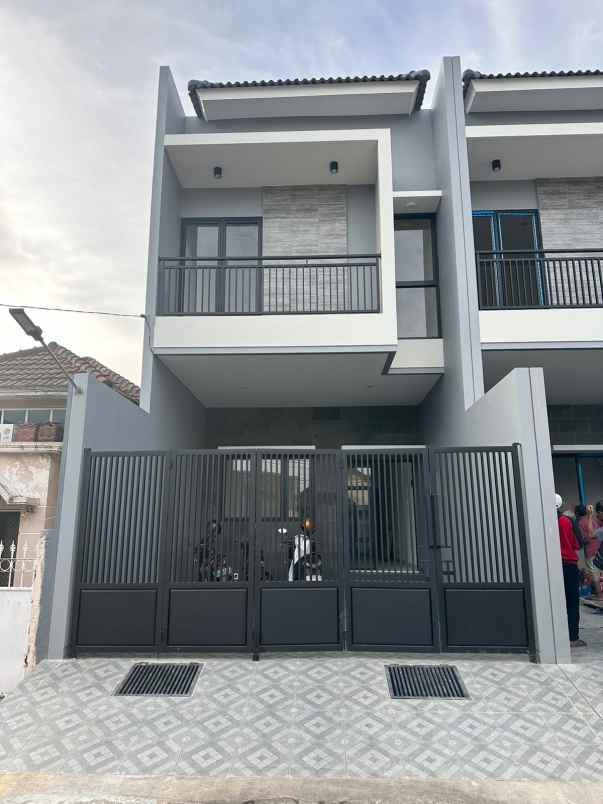 dijual rumah nirwana eksekutif