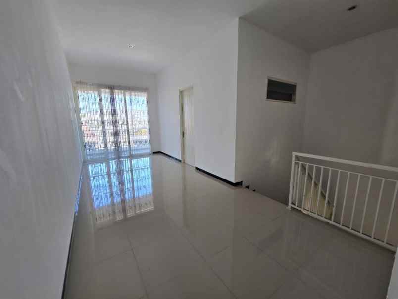 dijual rumah nirwana eksekutif