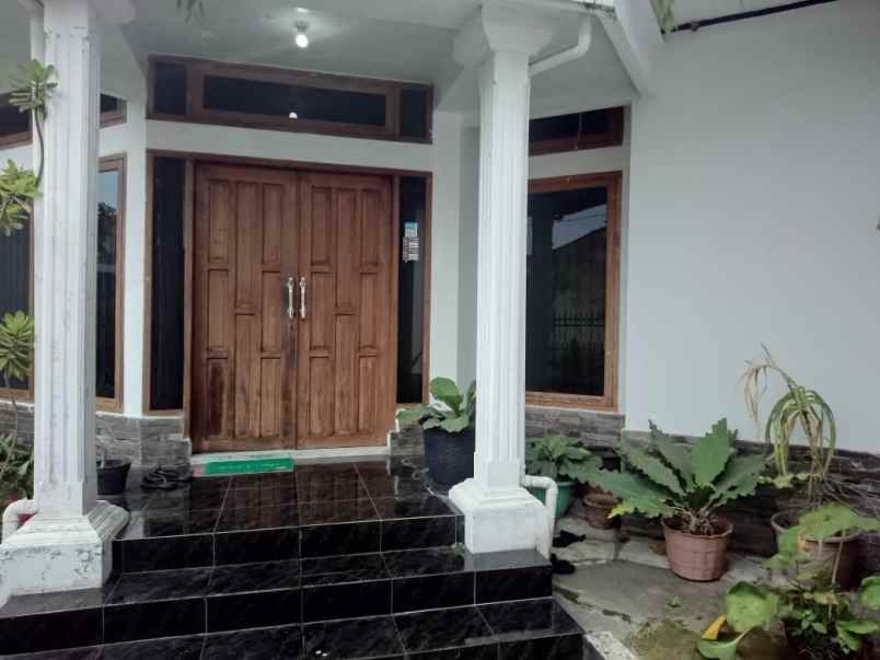 dijual rumah padasuka