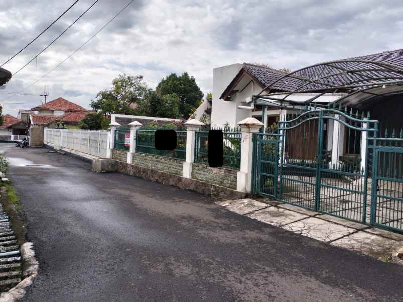 dijual rumah padasuka