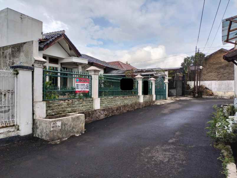 dijual rumah padasuka