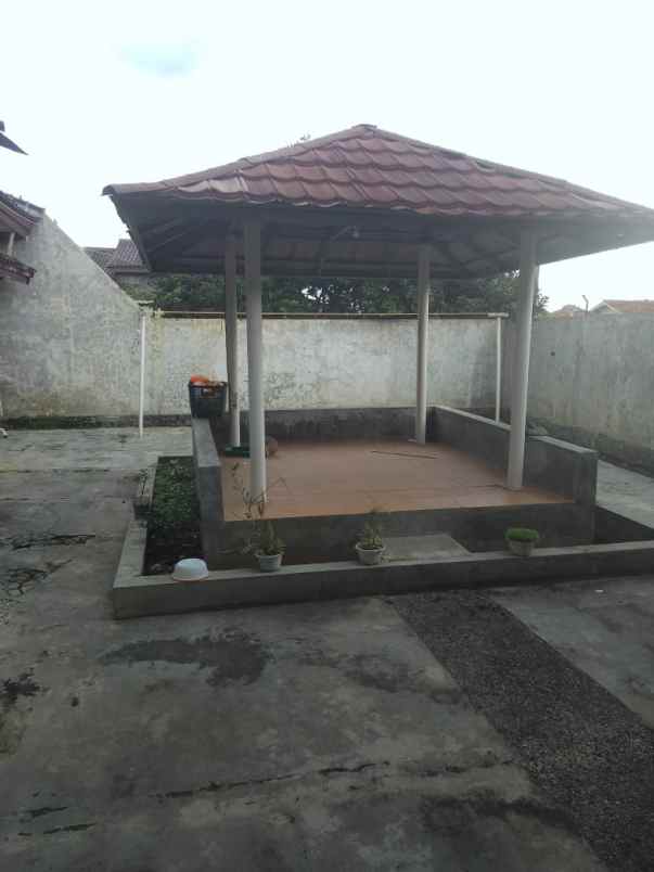 dijual rumah padasuka