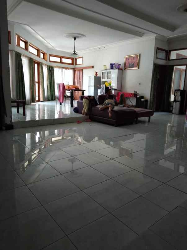 dijual rumah padasuka