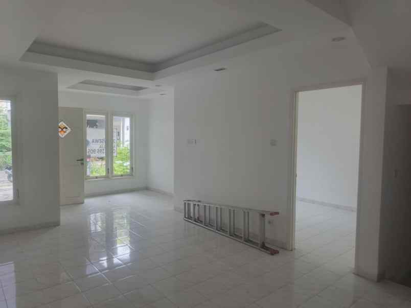 dijual rumah pakuwon city