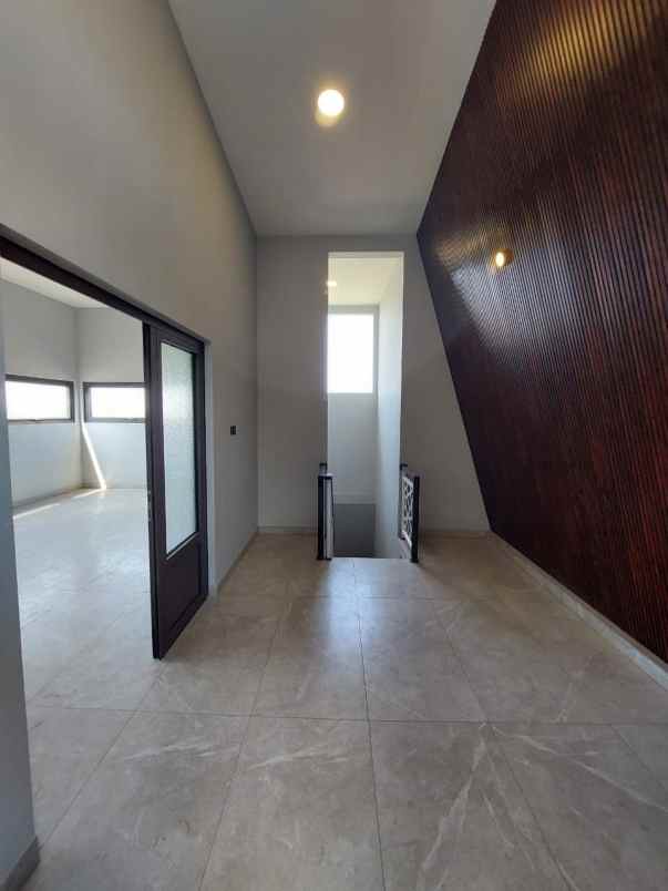 dijual rumah pakuwon city san antonio