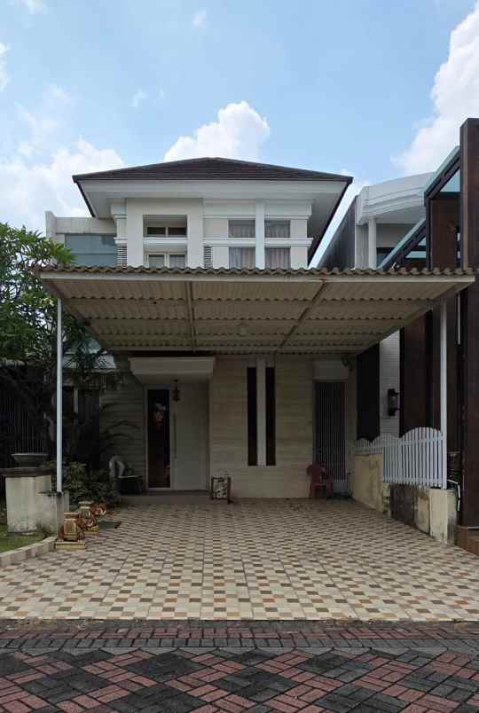 dijual rumah pakuwon indah granada
