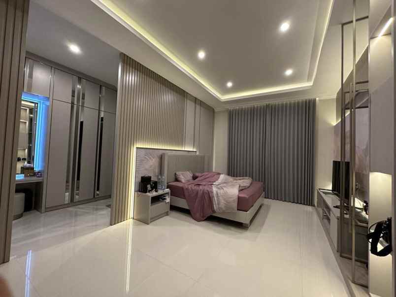 dijual rumah pakuwon indah the mansion