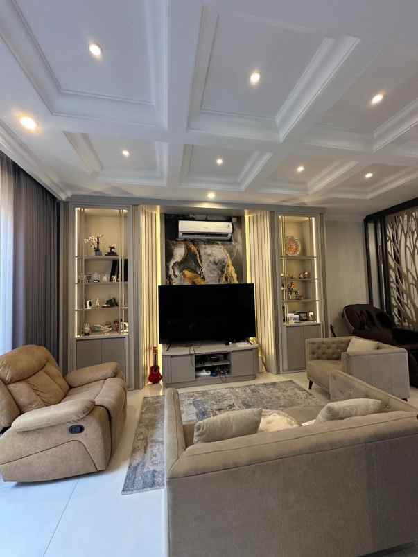 dijual rumah pakuwon indah the mansion