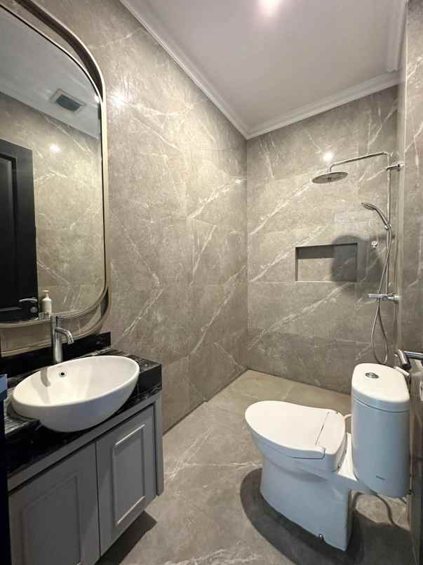 dijual rumah pakuwon indah the mansion