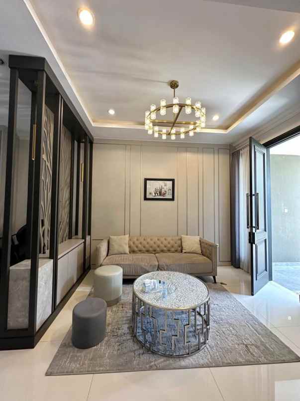 dijual rumah pakuwon indah the mansion