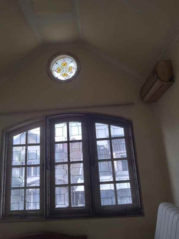 dijual rumah pakuwon indah vila valensia