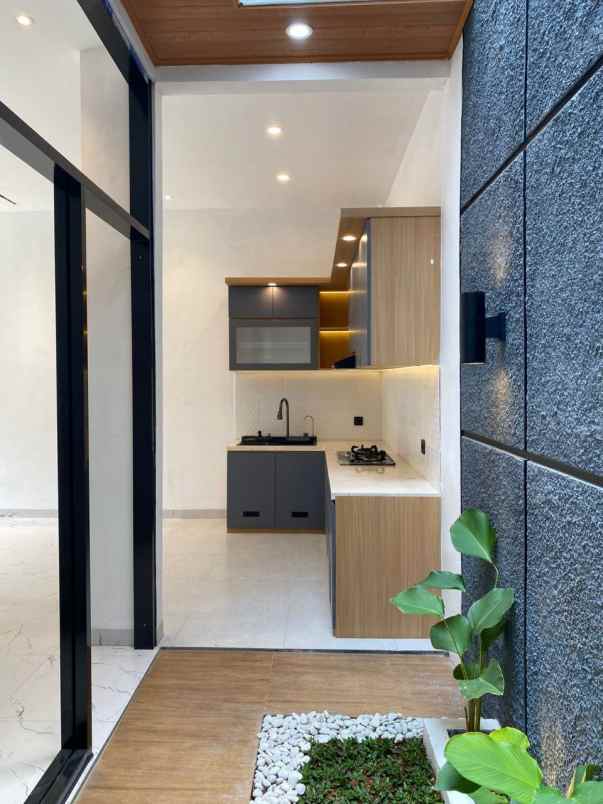 dijual rumah pancoran mas