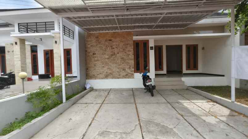 dijual rumah parangtritis