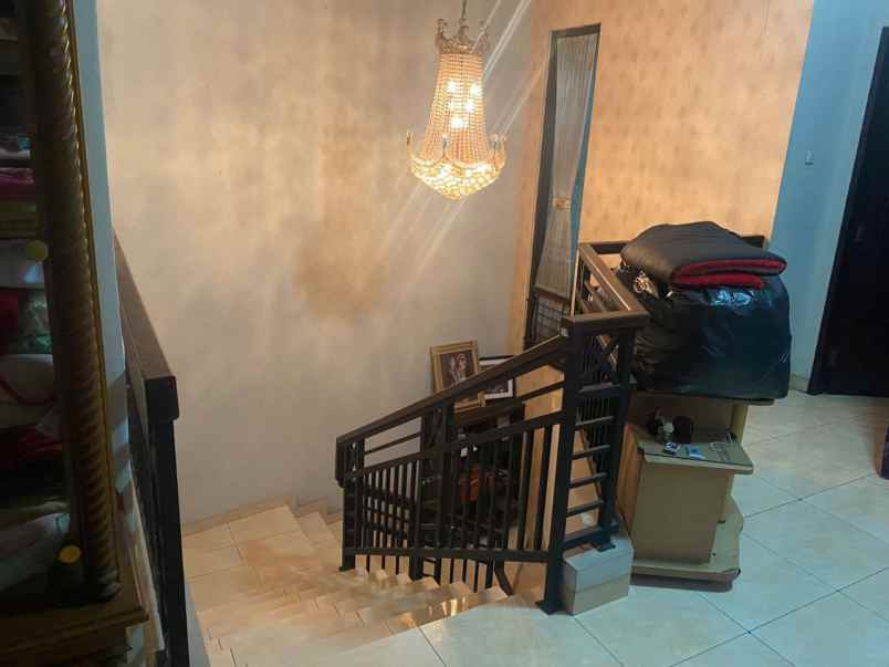 dijual rumah pasar rebo