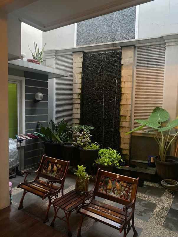 dijual rumah pasar rebo