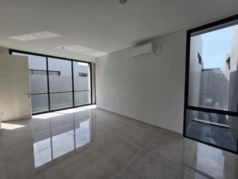 dijual rumah pelican hill citraland