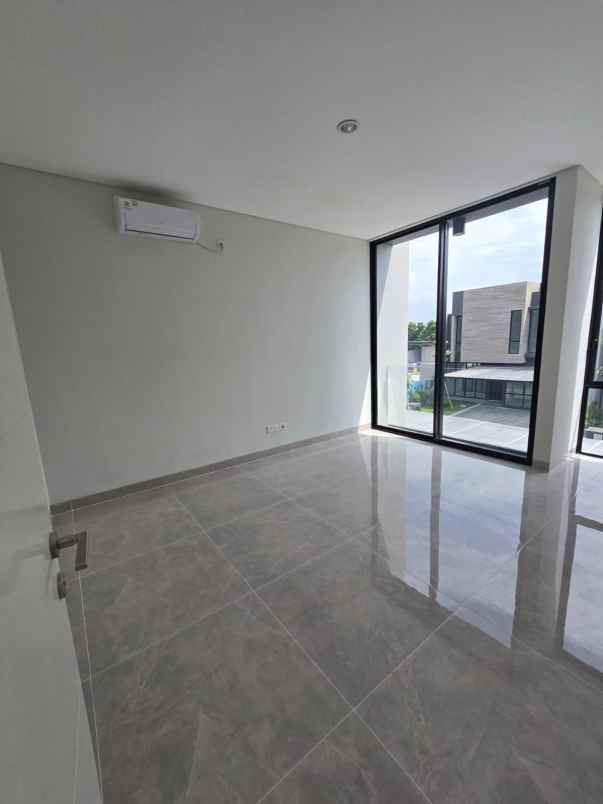 dijual rumah pelican hill citraland