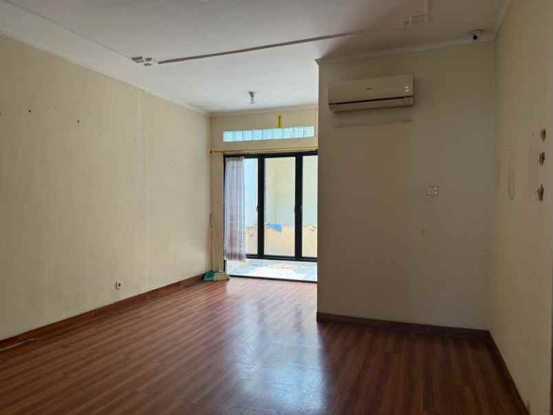 dijual rumah permata buana