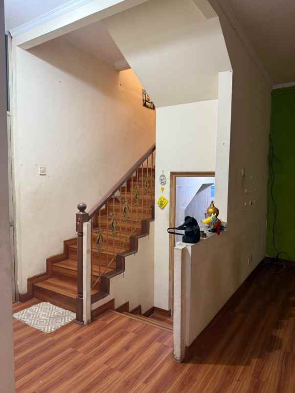 dijual rumah permata buana