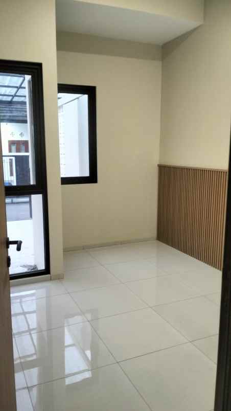 dijual rumah permata permai