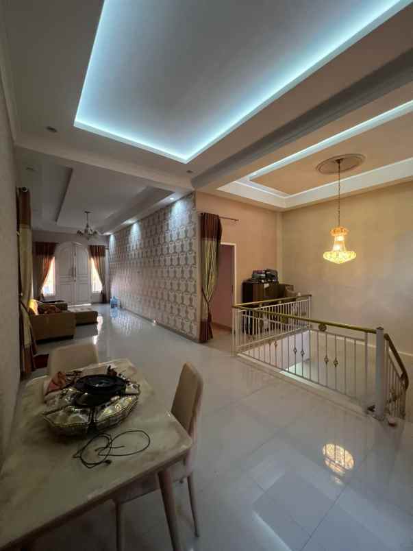 dijual rumah perum aur kuning