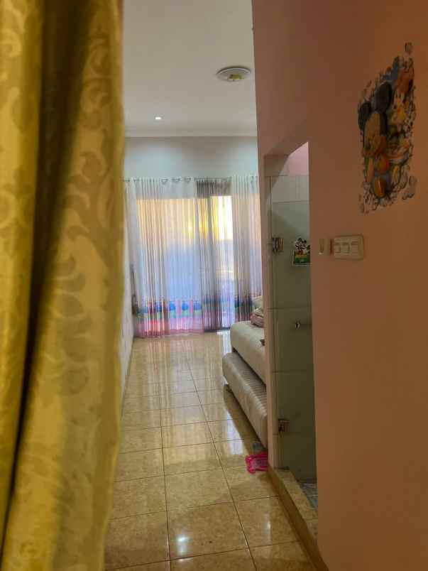 dijual rumah perum aur kuning