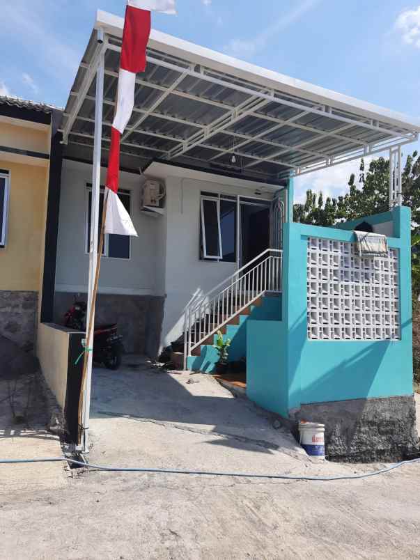 dijual rumah perum flamboyan