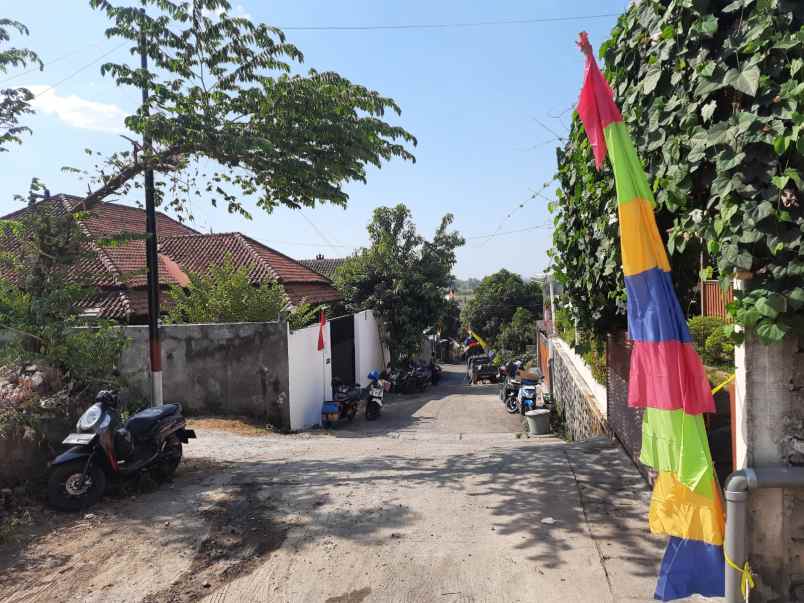 dijual rumah perum flamboyan