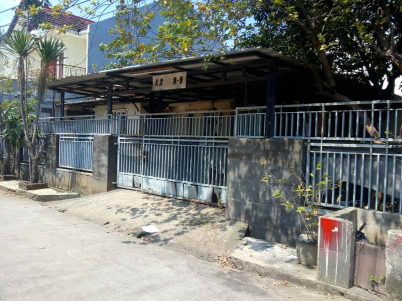 dijual rumah perum japos graha lestari