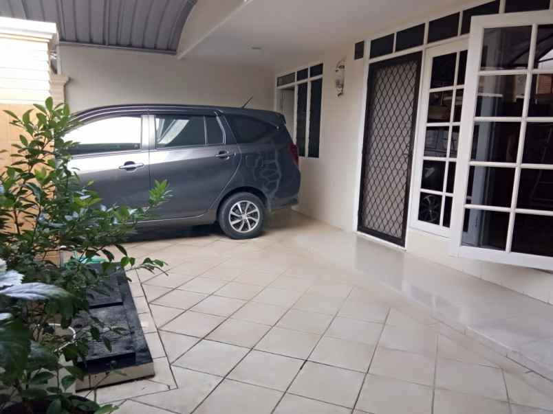 dijual rumah perum nirwana excekutif