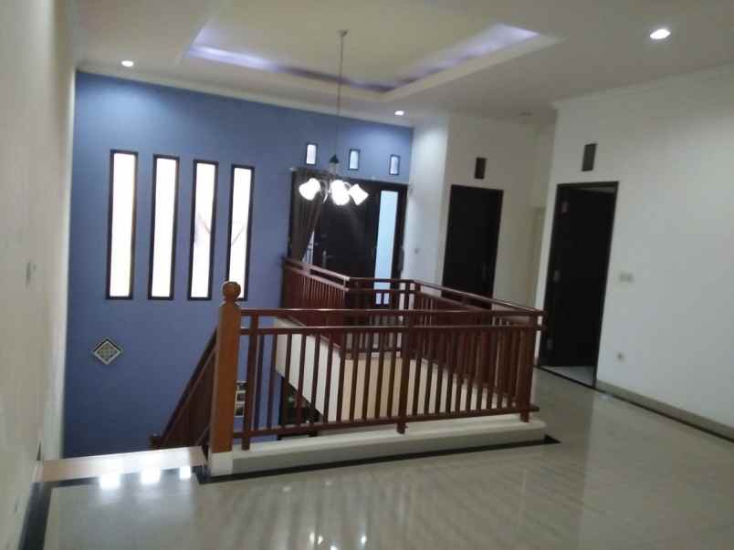 dijual rumah perum pondok bambu kuning