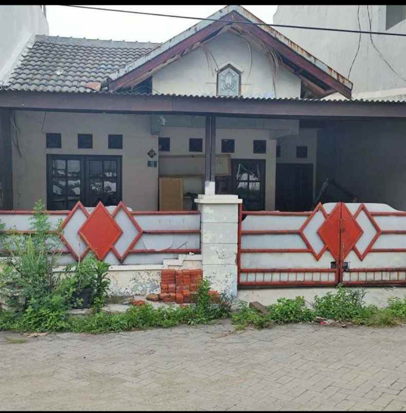 dijual rumah perum puri lidah kulon