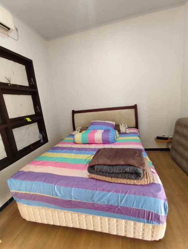 dijual rumah perumahan royal ketintang