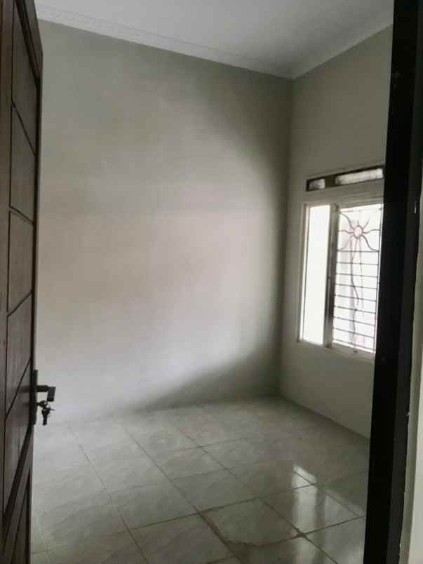 dijual rumah perumahan taman anyelir