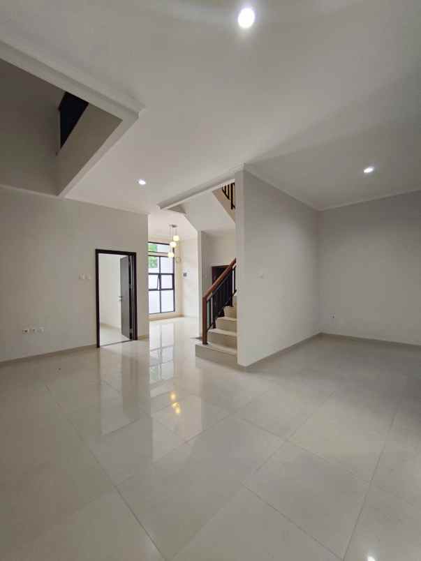 dijual rumah pondok kelapa