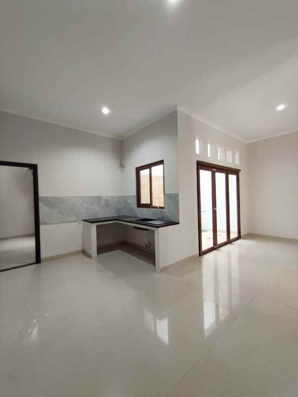 dijual rumah pondok kelapa