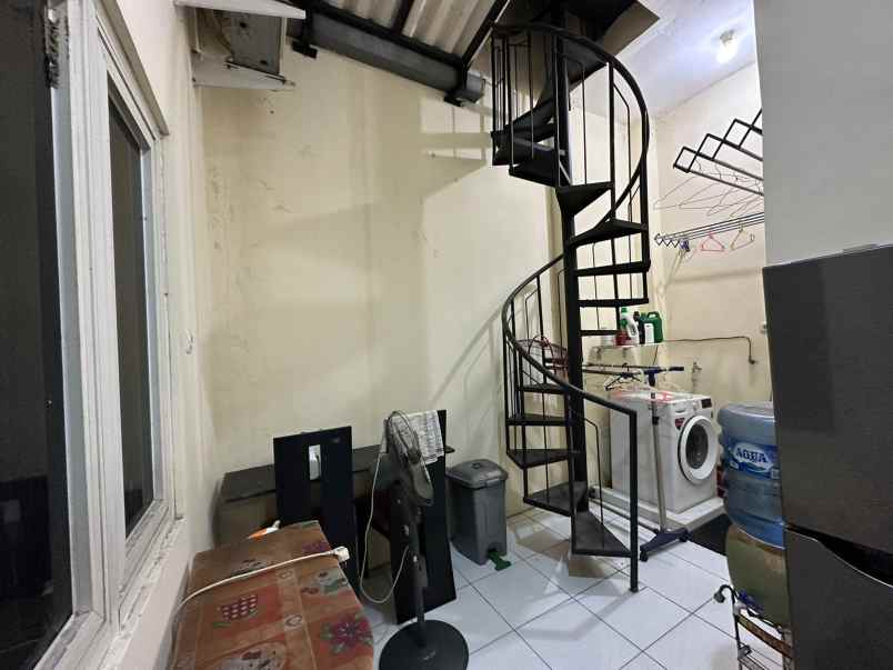 dijual rumah puri surya jaya