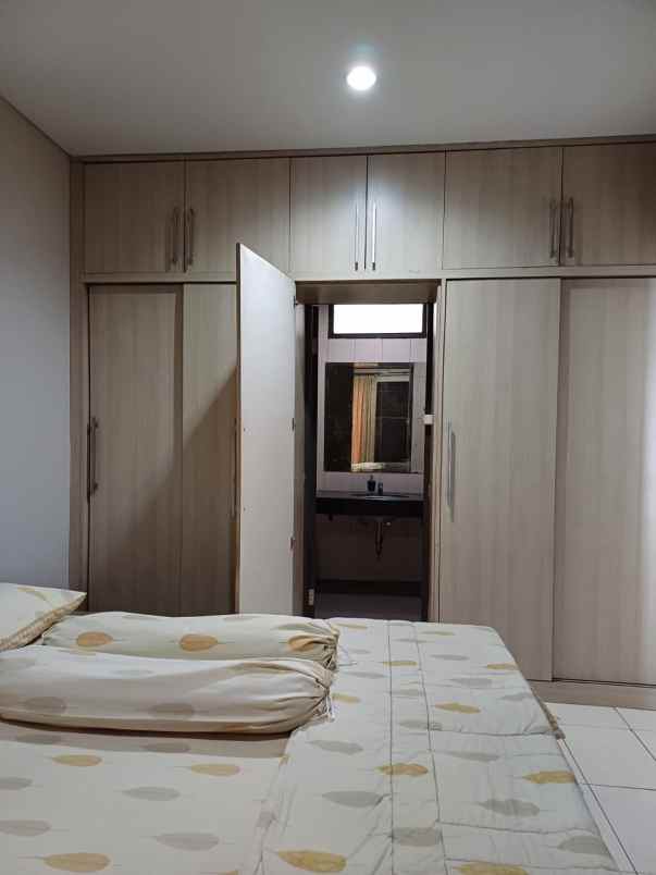 dijual rumah raffles hills cibubur