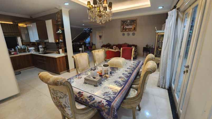 dijual rumah raffles hills cibubur