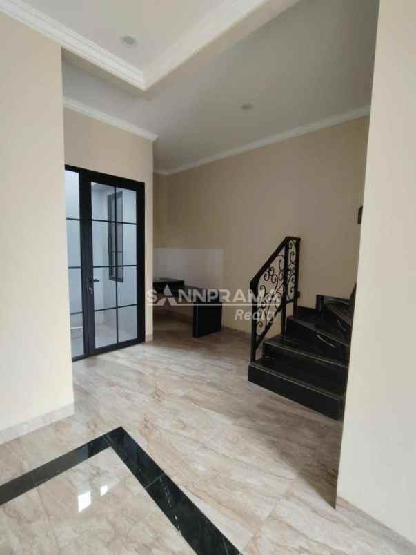 dijual rumah rangkapan jaya