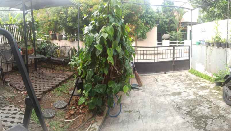 dijual rumah rangkapan jaya pancoran