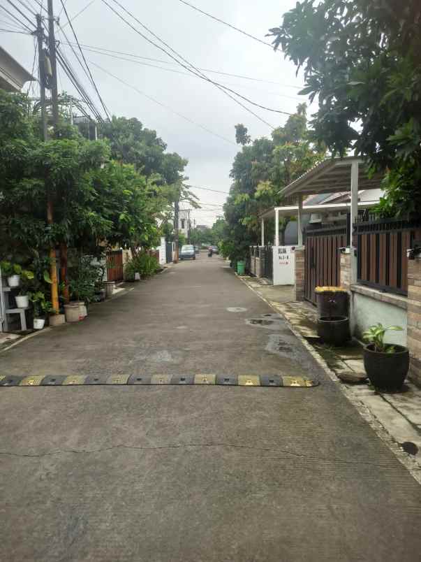 dijual rumah rangkapan jaya pancoran