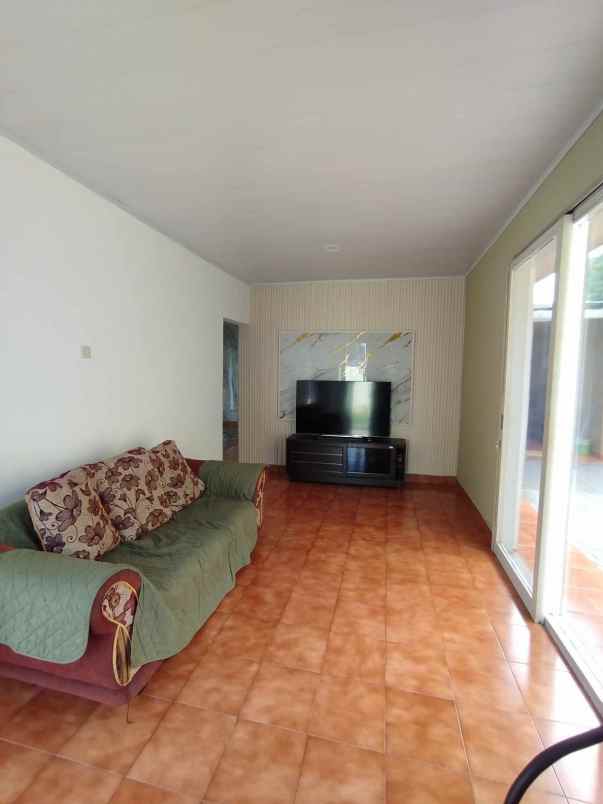 dijual rumah rangkapan jaya pancoran