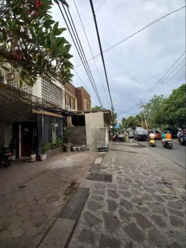 dijual rumah raya gayung kebonsari