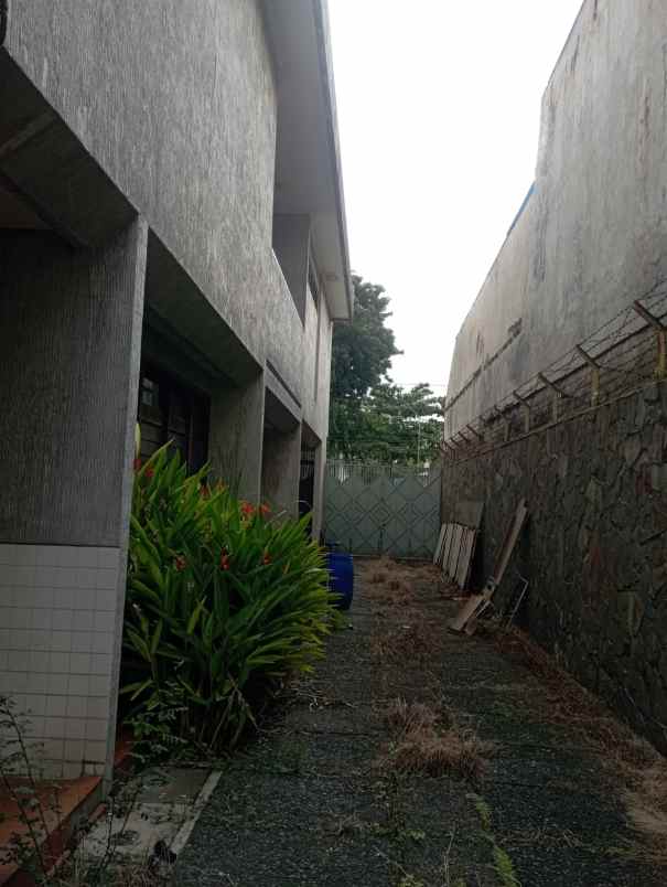 dijual rumah raya kendangsari