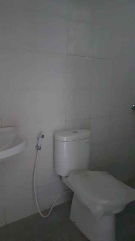 dijual rumah regency one kapas madya