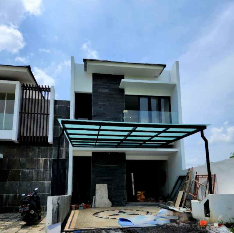 dijual rumah royal residence