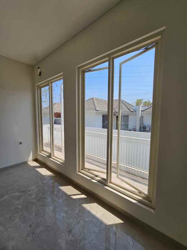 dijual rumah royal residence