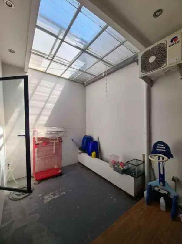 dijual rumah royal residence